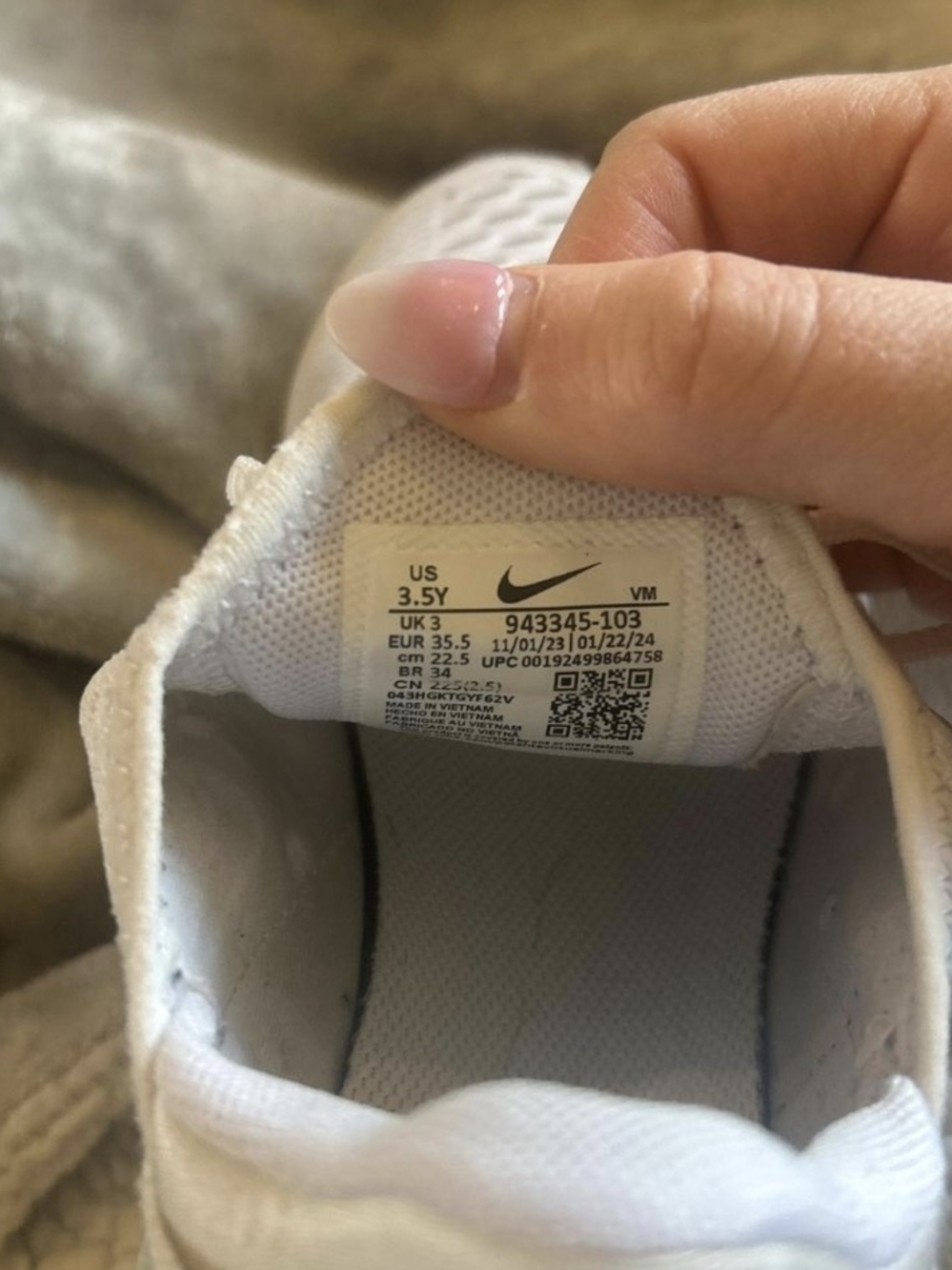 Nike Kids White Mesh Slip-On Sneakers